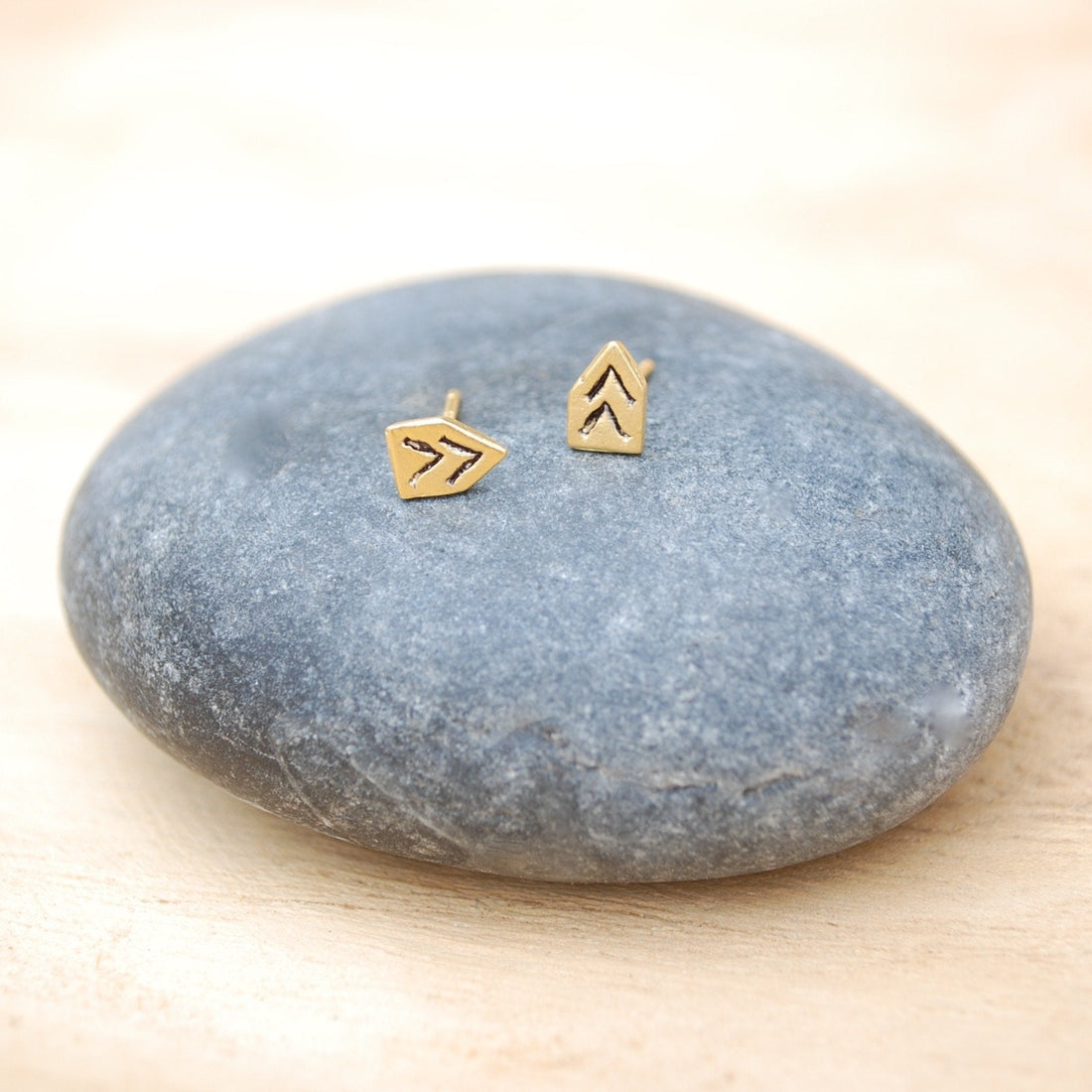 Chevron studs - Chocolate and Steel