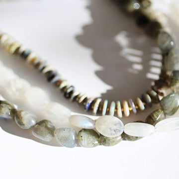 Skipping Stones Gemstone Necklace in Moonstone and Labradorite