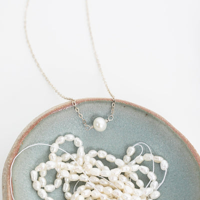 "The Small Pearl" Solitaire Freshwater Pearl Necklace - Chocolate and Steel