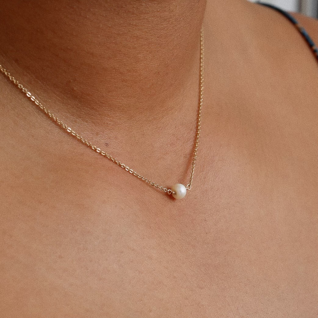 "The Small Pearl" Solitaire Freshwater Pearl Necklace - Chocolate and Steel
